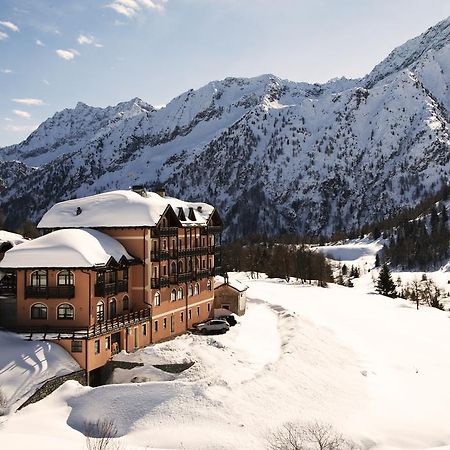 Locanda Locatori Пассо-дель-Тонале Екстер'єр фото