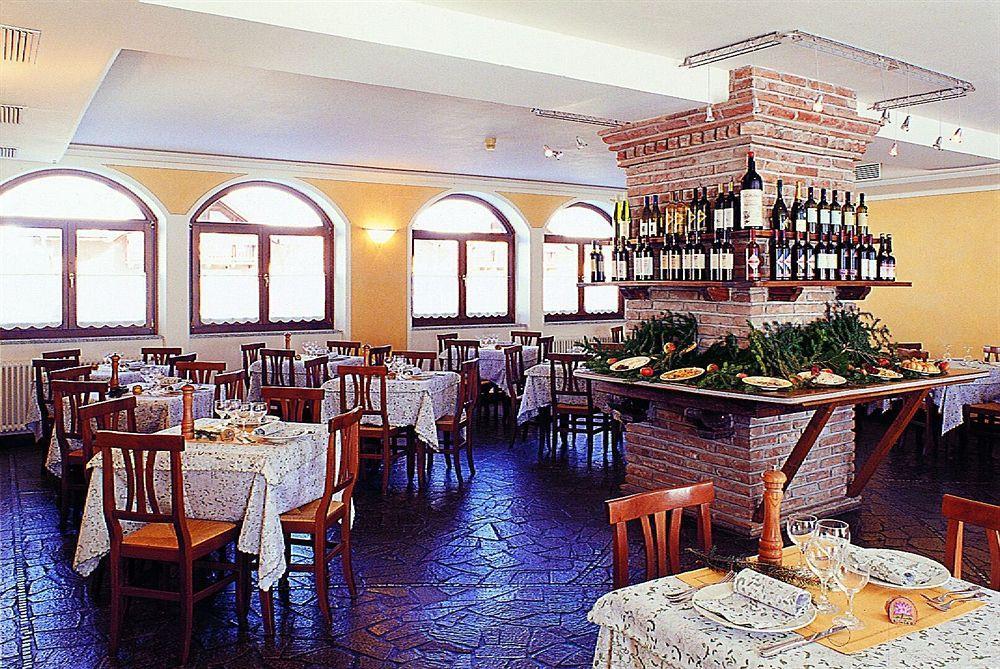 Locanda Locatori Пассо-дель-Тонале Екстер'єр фото