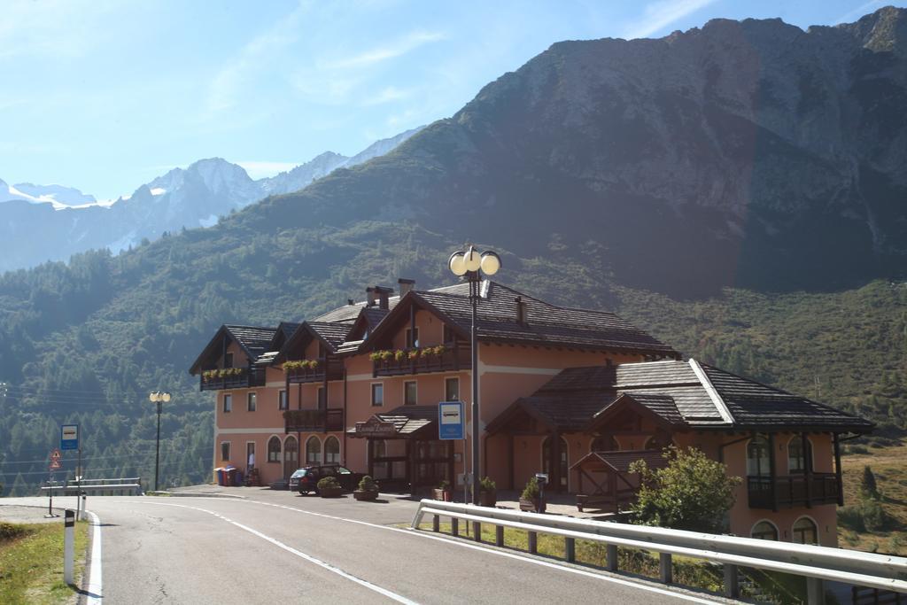 Locanda Locatori Пассо-дель-Тонале Екстер'єр фото
