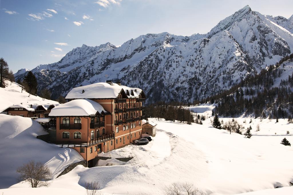 Locanda Locatori Пассо-дель-Тонале Екстер'єр фото