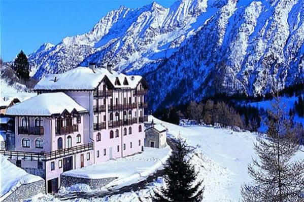 Locanda Locatori Пассо-дель-Тонале Екстер'єр фото